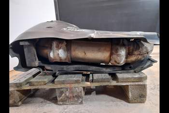 salg af John Deere 6215R  Exhaust System