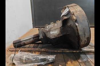 salg af Valtra S354 RIGHT Rear Half Axle
