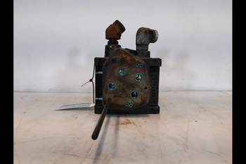 salg af Fjernudtagsventil Claas Axion 830