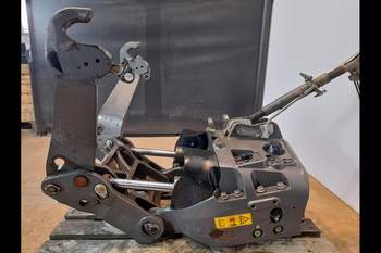 salg af Frontlift Claas Axion 830