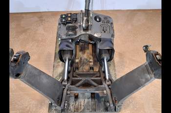 salg af Frontlift Claas Axion 830