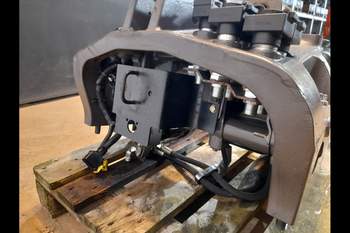 salg af Frontlift Claas Axion 830