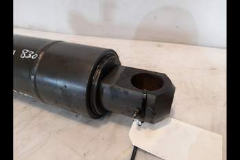 salg af Liftcylinder Claas Axion 830