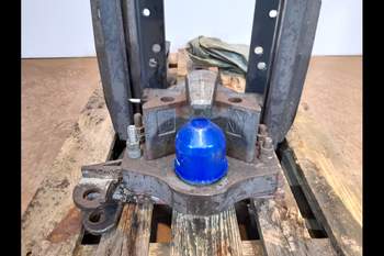 salg af Træk Claas Axion 830