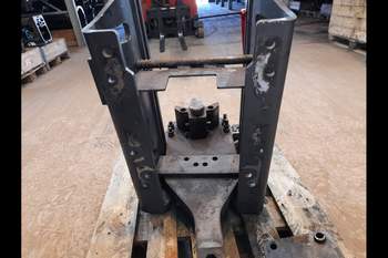 salg af Træk Claas Axion 830