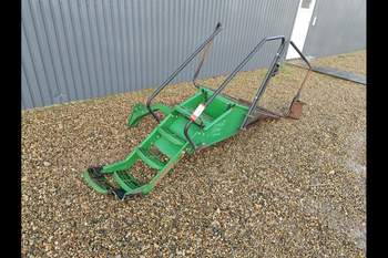 salg af Trinbræt John Deere 9530 VÄNSTER