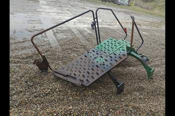 salg af Trinbræt John Deere 9530 VÄNSTER