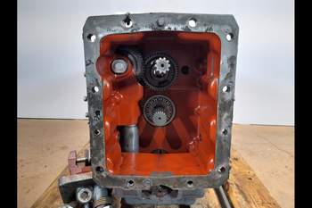 salg af Baktransmission New Holland 8560 
