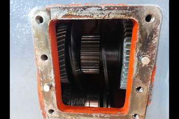 salg af Baktransmission New Holland 8560 