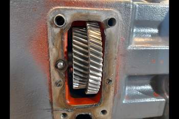 salg af Baktransmission New Holland 8560 