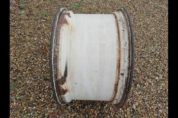 salg af Fælg New Holland 8560 For Højre