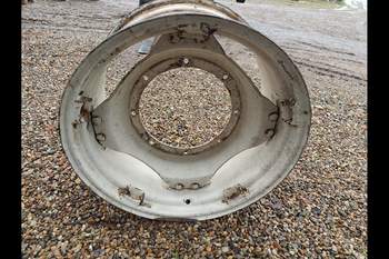 salg af Fælg New Holland 8560 For Højre