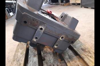 salg af Framaxelbrygga New Holland 8560 