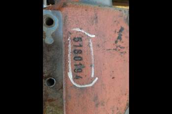 salg af Lyft New Holland 8560 