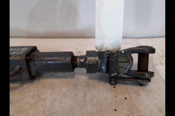 salg af Liftspindel New Holland 8560 HÖGER