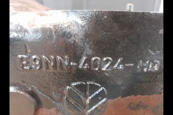 salg af Ford 7840  Rear Transmission