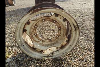 salg af Ford 7840 RIGHT Front Rim