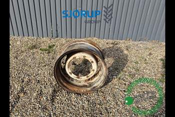 salg af Ford 7840 RIGHT Front Rim