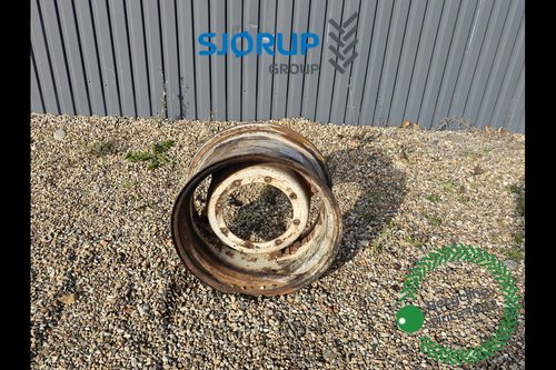 salg af Ford 7840 RIGHT Front Rim
