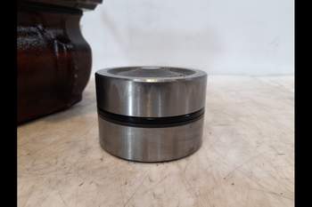 salg af Ford 7840  Lift Cylinder