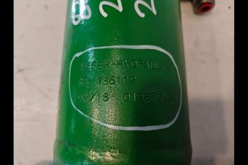 salg af Affjedringscylinder John Deere 8320R