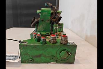 salg af Affjedringsventil John Deere 8320R