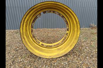 salg af Fælgring John Deere 8320R Bag Højre