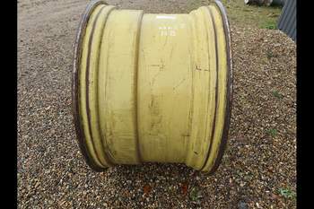 salg af Fælgring John Deere 8320R Bag Højre
