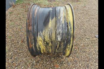 salg af Fælgring John Deere 8320R Bag Venstre