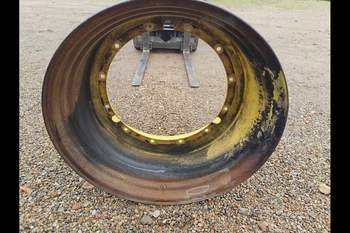 salg af Fælgring John Deere 8320R Bag Venstre