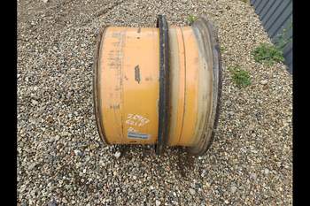 salg af Case 621F LEFT Rear Rim