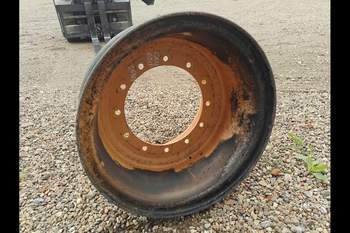 salg af Case 621F LEFT Rear Rim