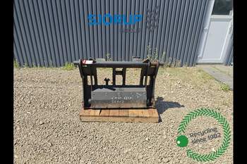 Case 621F  Bucket Coupler