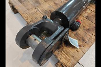 salg af Case 621F  Hydraulic Cylinder