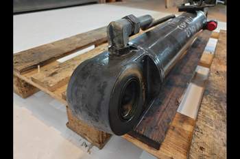 salg af Case 621F  Hydraulic Cylinder
