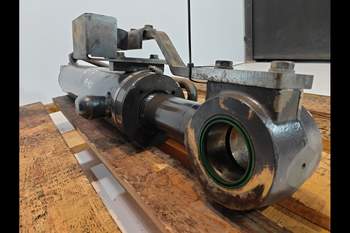 salg af Case 621F  Hydraulic Cylinder