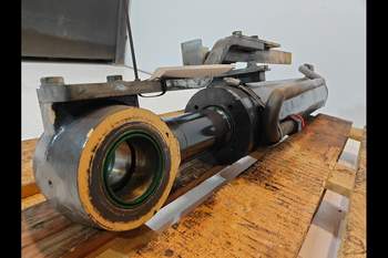 salg af Case 621F  Hydraulic Cylinder