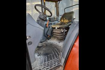 salg af New Holland L85 traktor