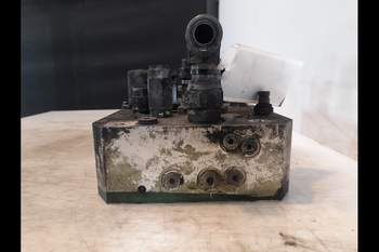 salg af John Deere 8R 370  Suspension control valve