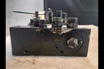 salg af John Deere 8R 370  Suspension control valve