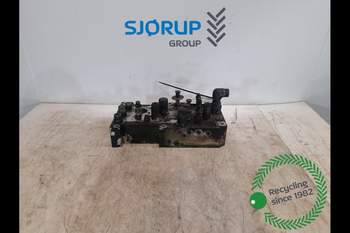 John Deere 8R 370  Suspension control valve