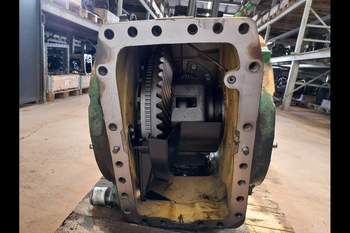 salg af John Deere 8R 370  Rear Transmission