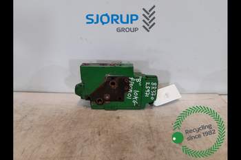 salg af John Deere 8R 370  Remote control valve