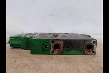 salg af John Deere 8R 370  Remote control valve