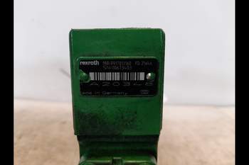 salg af John Deere 8R 370  Remote control valve