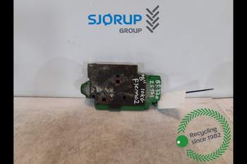 salg af John Deere 8R 370  Remote control valve