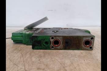 salg af John Deere 8R 370  Remote control valve