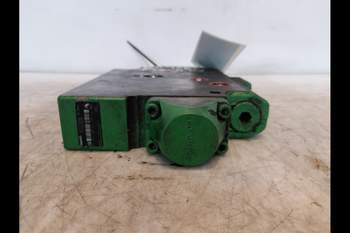 salg af John Deere 8R 370  Remote control valve