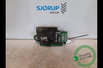 salg af John Deere 8R 370  Remote control valve