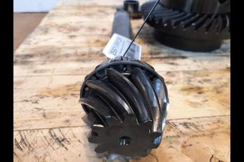 salg af John Deere 8R 370  Front axle differential